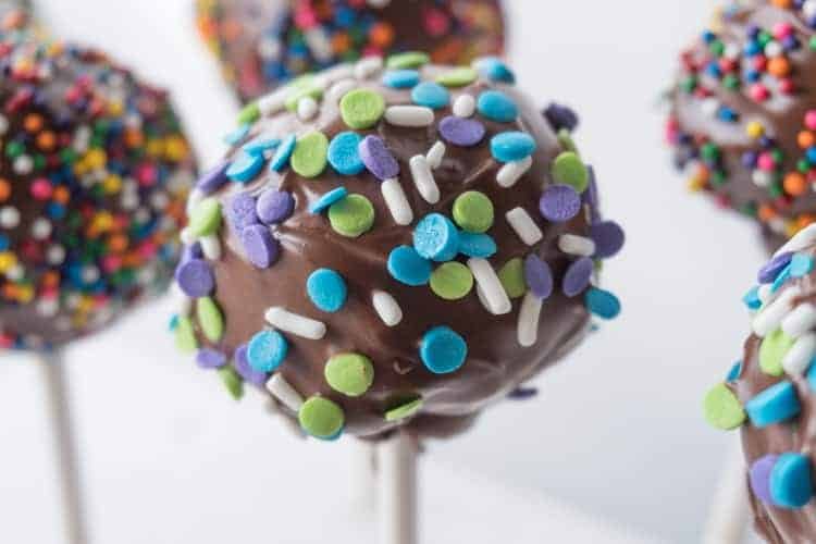 Cake Pops With a Special&nbsp;Filling